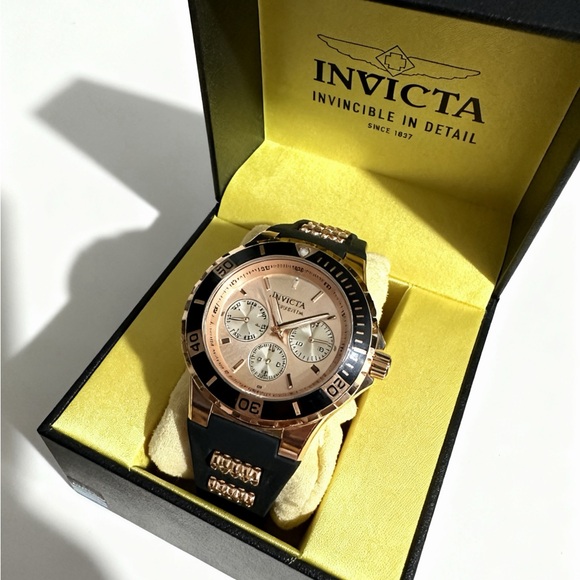 Invicta Aviator Black and Gold Tone Watch - 100M - Picture 6 of 8
